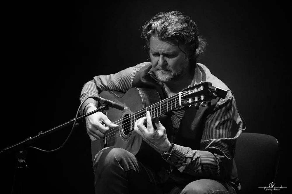 Photo de scène, guitare flamenca et Antonio Segura